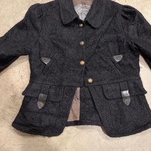 Black jacket with detail at shoulder -L